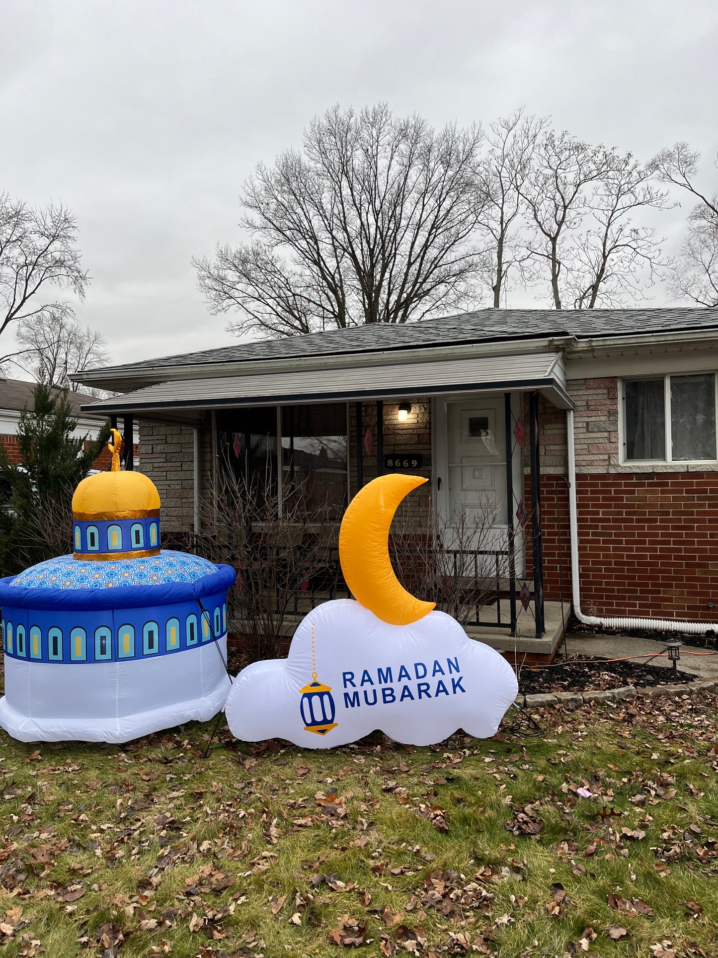 5FT Ramadan Inflatable - Reversible Crescent Moon on Cloud with Lantern